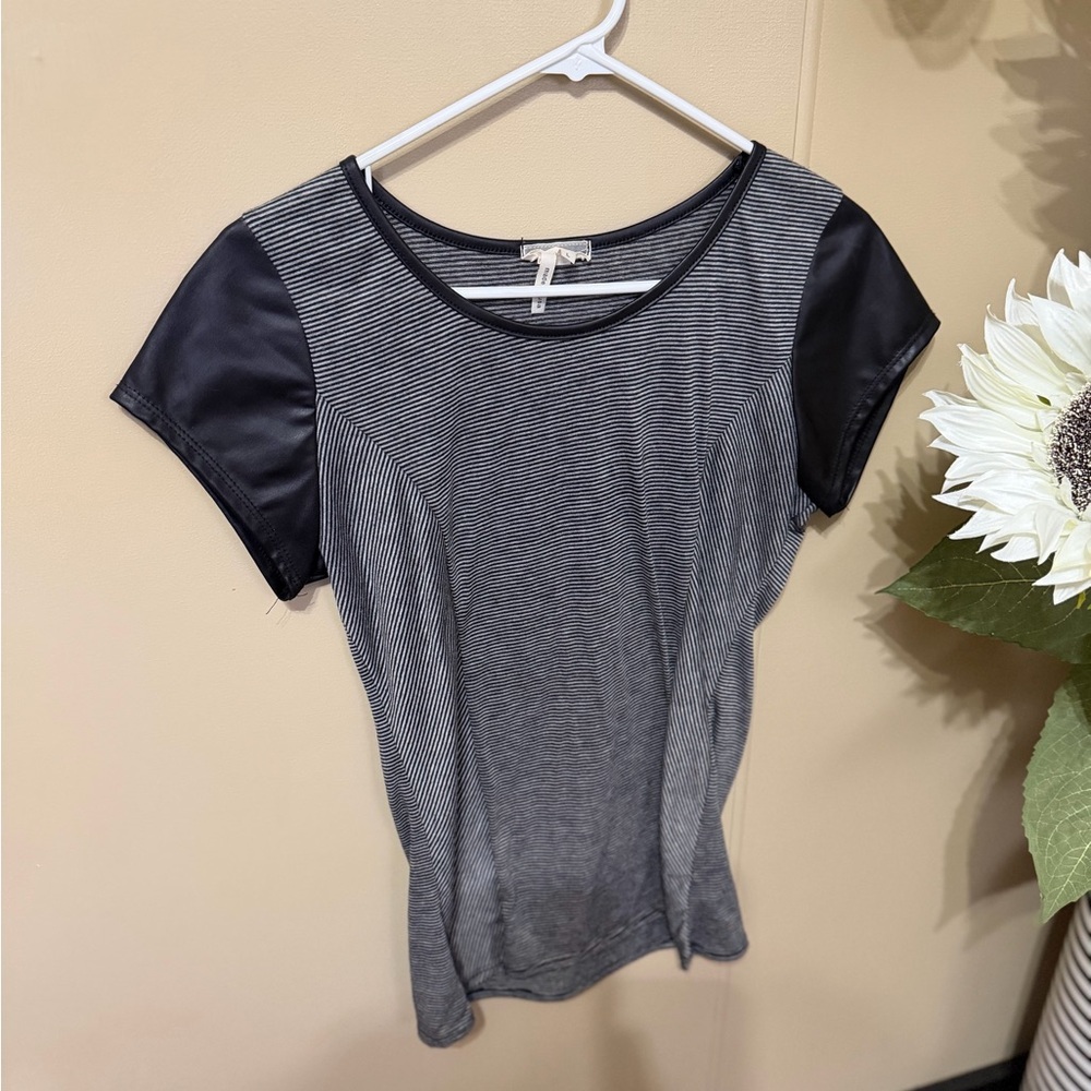 Kirra Black and Gray Striped Short Sleeve Top